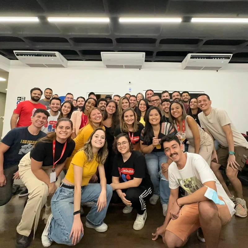 Time da Siteware reunido e sorrindo para a foto