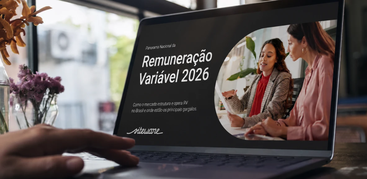Notebook que muestra la portada del estudio Panorama Nacional de Remuneración Variable 2026, de Siteware