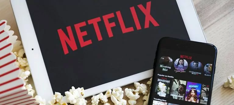 Imagem do logo Netflix em um laptop para representar a frase: Filmes sobre liderança e motivação no Netflix